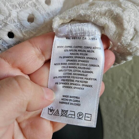 Postmark Chantal Eyelet Blouse - Picture 5 of 7